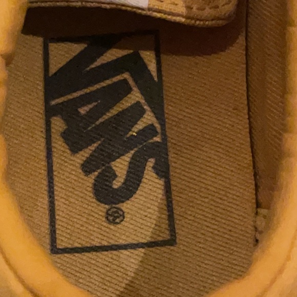 Vans - Picture 2 of 10